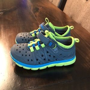 stride rite phibian sneaker sandal